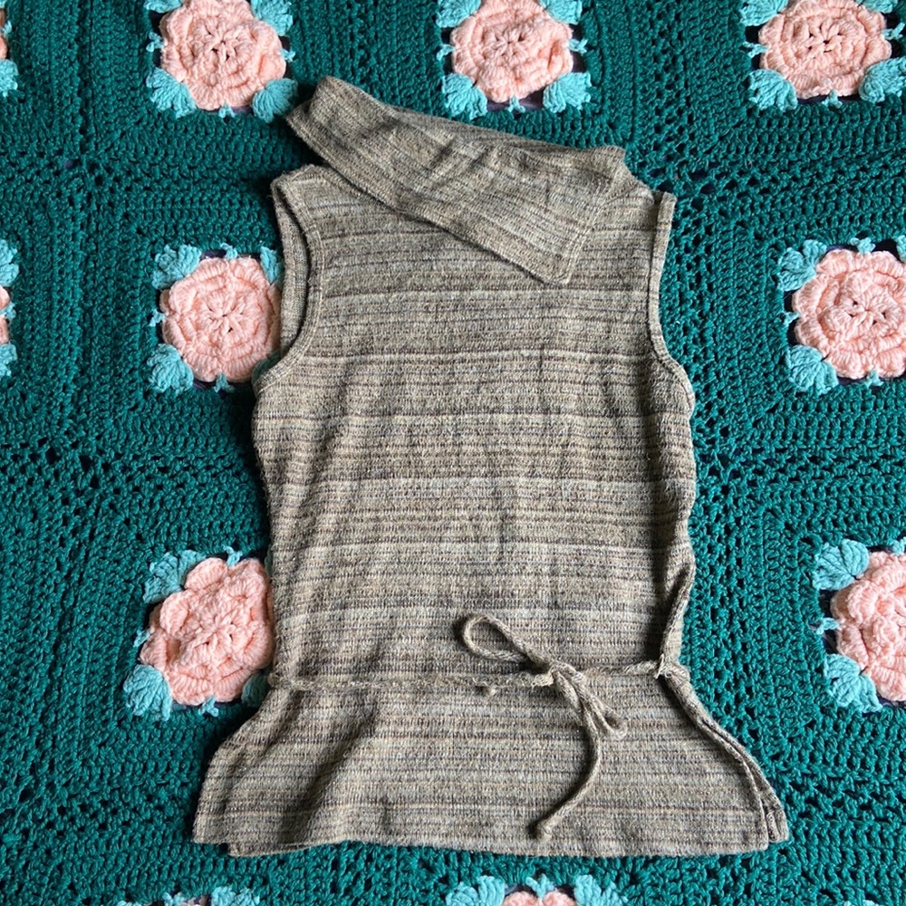 Large Y2K Charlotte Russe sweater tank